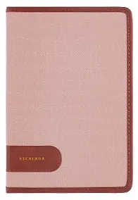 Купить Ежедневник недат. А5 160л "Пике" пепельно-коралловый, кожзам, тв.переплет, аппликация из иск.кожи, тисн.фольгой, обстрочка, офсет, справ.мат-лы, 2 ляссе, инд.уп — Фото №1