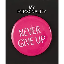 Купить Значок круглый Never Give Up (фуксия) (металл) (38мм) (ЗН2021-015) — Фото №1