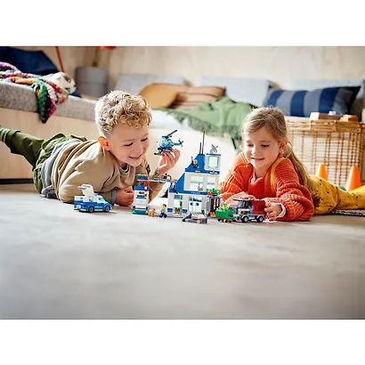 LEGO City: Полицейский участок, 668 деталей (60316) - фото 13