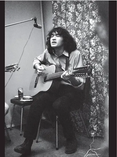 Виктор Цой. Подлинные черновики. Песни, рукописи, рисунки. Памятный альбом - фото 9