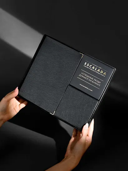 Ежедневник недат. А5 160л "Шеврет глосс" черный, мягк.переплёт, иск.кожа, подставка с бум.блоком с ПВХ-крышкой - фото 15