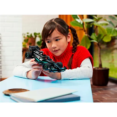 LEGO Technic: Гоночная машина Mercedes-AMG F1 W14 E Performance Pull-Back, 240 деталей (42165) - фото 8