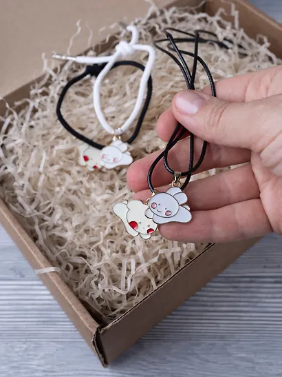 Набор парных браслетов и кулонов Kawaii (Набор парных браслетов с подвеской Kawaii Мишка и Кролик+Набор парных кулонов Kawaii Мишка и Кролик) (текстиль, металл) - фото 7