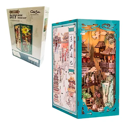 EK01 Конструктор интерьерный – сборный домик CuteBee - Жизнь Су Дунпо, 280 деталей (материалы: дерево, картон, пластик, металл), со световыми эффектами (подсветка интерьера), с питанием от 2хААА батареек (не включены), серия DIY, возраст 14+ - фото 1