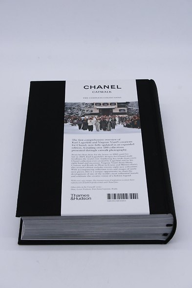 Chanel Catwalk: The Complete Collections - фото 4