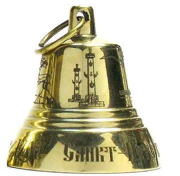 Сувенир, АКМ, Колокольчик метал. с гравировкой Санкт Петербург №4 (H-55мм) - фото 1