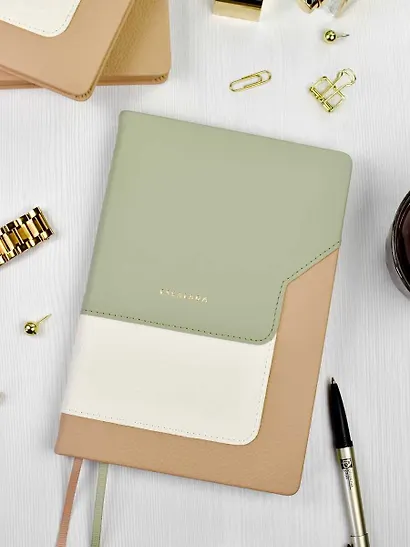 Ежедневник недат. А5 160л "Лайка" оливковый, кожзам, тв.переплет, обл.поролон, тиснение фольгой, офсет, ляссе - фото 10