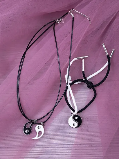 Набор парных браслетов и кулонов Инь-Янь (Набор парных браслетов с подвеской Инь-ян+Набор парных кулонов Инь-ян) (текстиль, металл) - фото 6