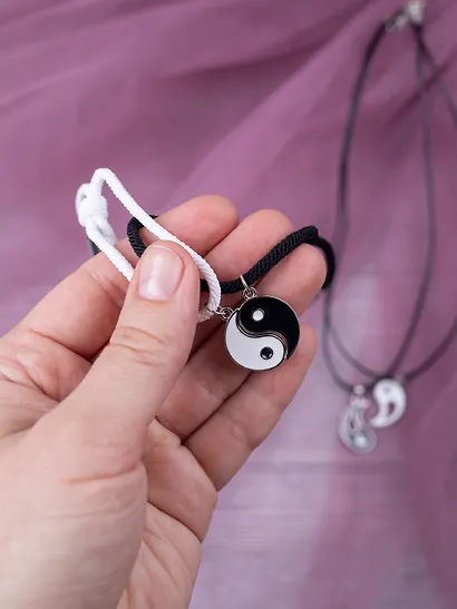 Набор парных браслетов и кулонов Инь-Янь (Набор парных браслетов с подвеской Инь-ян+Набор парных кулонов Инь-ян) (текстиль, металл) - фото 5