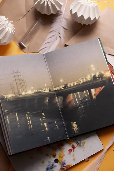 Вайолет, склонившаяся над травою - фото 9