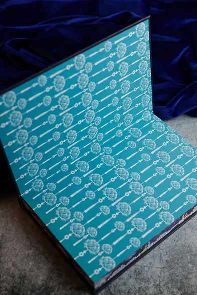 Девушка, изгоняющая духов - фото 12