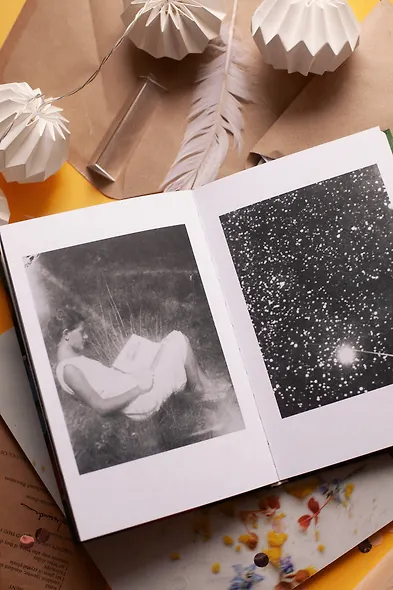 Вайолет, склонившаяся над травою - фото 11