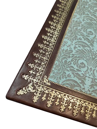 Деньги мира: занимательные факты, курьезы, истории. Коллекционное издание, отпечатанное на бумаге премиум-класса и переплетённое вручную по старинной технологии с двумя видами тиснения и узорными дублюрами - фото 4