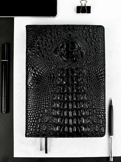Ежедневник недат. А5+ 160л 175*245 "Аллигатор" черный, кожзам, тв.переплет, обл.поролон, блинтовое тиснение, офсет, ляссе, подар.упаковка - фото 9