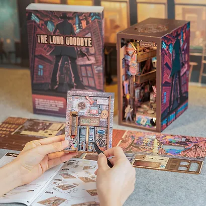 BN02 Конструктор интерьерный – сборный домик CuteBee - Долгое Прощание, 238 деталей (материалы: дерево, картон, пластик, металл), со световыми эффектами (подсветка интерьера), с питанием от 2хААА батареек (не включены), серия DIY, возраст 14+ - фото 7