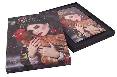 Ежедневник недат. А5 120л "Наппа. Маргарита Карева, курица" кожзам, мягк. переплет, тисн.фольгой, офсет, справ.мат-лы, ляссе, инд.уп - фото 3