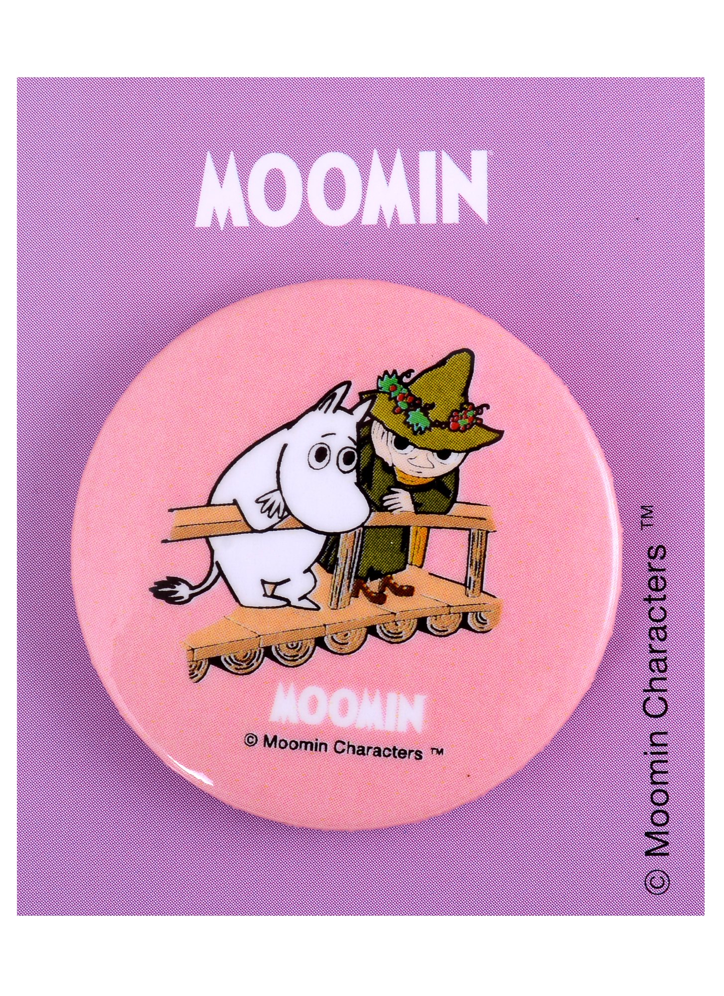 

Значок круглый MOOMIN Муми-тролль и Снусмумрик на мосту (розовый) (металл) (38мм)