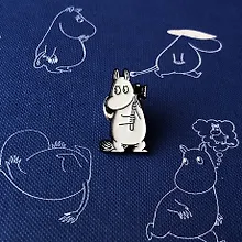 Купить Сувенир, Значок эмалированный Муми-тролли.Муми-тролль с топором 5*8*1см — Фото №1