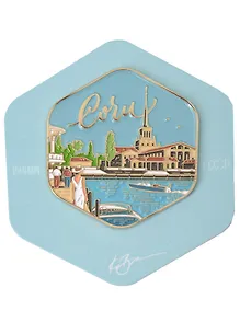 Купить Магнит Девушка на морском вокзале, коллекция СССР, с подвесом (Сочи) (кр М-102) — Фото №1