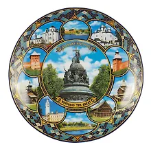 Купить Тарелка декоративная Коллаж № 1 с подставкой (20см) (фарфор) (Великий Новгород) (20-KN1-28-2) — Фото №1