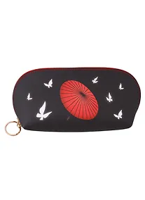 Купить Косметичка Аниме Японский зонтик и бабочки (черная) (PU) (11х23) (ПВХ бокс) (12-07248-615) — Фото №1