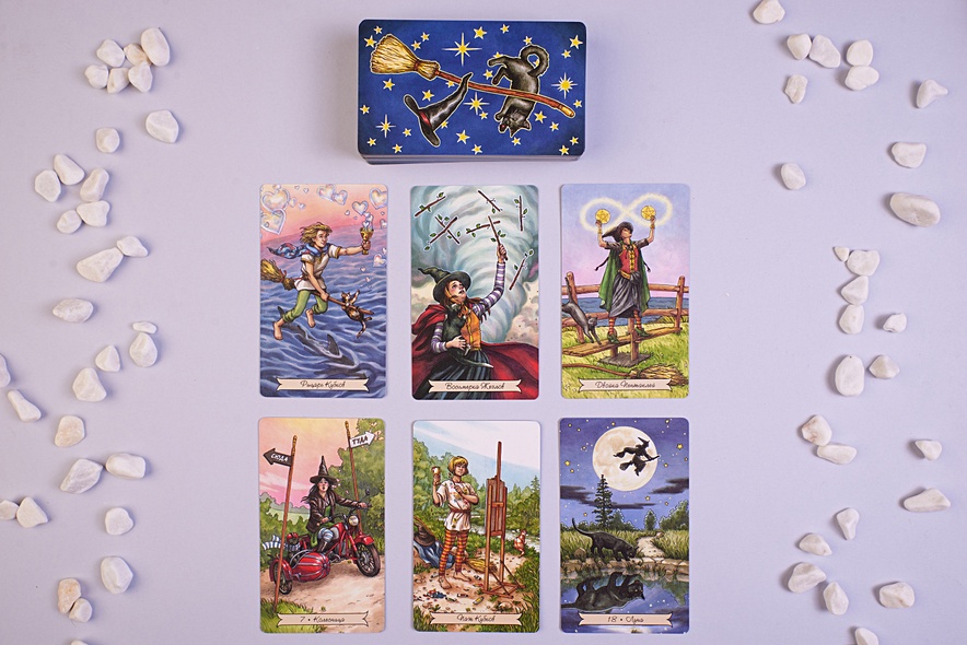 Книга Everyday Witch Tarot. Повседневное Таро ведьмы. 78 карт и ...