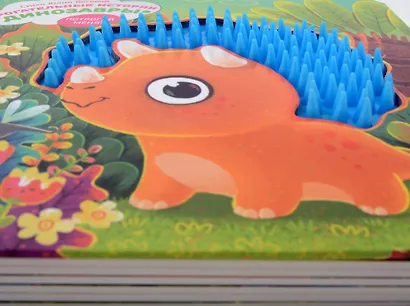 Тактильная развивающая книга-игрушка "Трогательные истории. Динозавры" - фото 9