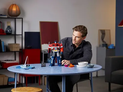 10302 Конструктор LEGO Transformers Оптимус Прайм, 1508 деталей, возраст 18+ - фото 3