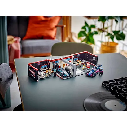 LEGO City: Гараж F1 и машины Mercedes-AMG и Alpine, 678 деталей (60444) - фото 4