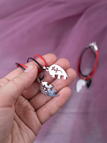 Набор парных браслетов и кулонов Половинки сердца (Набор парных браслетов с подвеской Половинки сердца+Набор парных кулонов Половинки сердца) (текстиль, металл) - фото 6