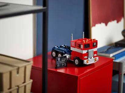 10302 Конструктор LEGO Transformers Оптимус Прайм, 1508 деталей, возраст 18+ - фото 2