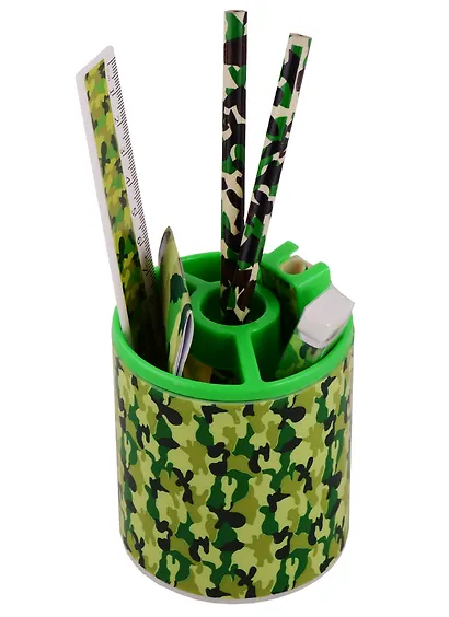 Набор настольный детский "Камуфляж" зеленый, стакан, линейка 15см, ластик, точилка, 2 ч/гр карандаша, блокнот, инд.уп. - фото 1