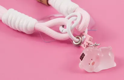 Шнурок-подвеска для телефона «Свинка» - фото 3