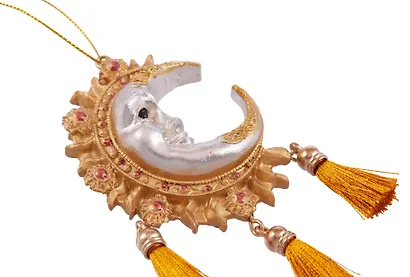 Новогоднее подвесное украшение Золотая луна с кисточками (полирезина) (9х6) - фото 3