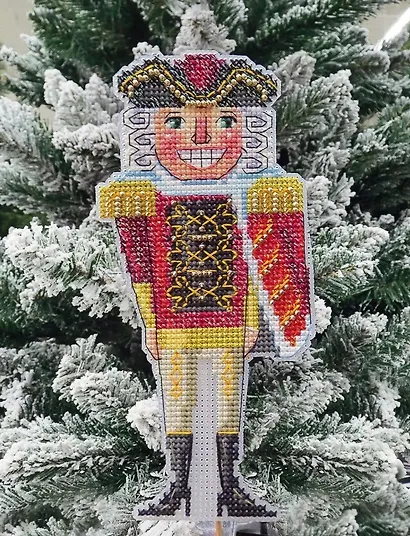 Вышиваем елочные игрушки. Герои сказки «Щелкунчик». 14 больших игрушек, вышитых крестом - фото 8