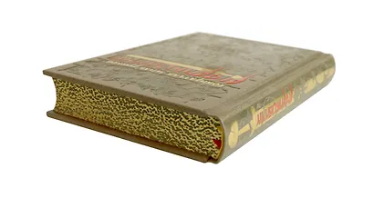 Рюриковичи Собиратели Земли Русской. Коллекционное издание на бумаге премиум-класса с приклейными иллюстрациями в переплете ручной работы с тремя видами тиснения и украшенным обрезом - фото 5