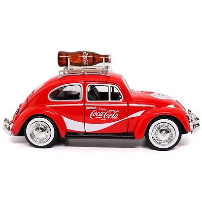 Машинка литая коллекционная Motor City Classics - Die-сast модель по лицензии Coca-Cola 1966 Volkswagen Beetle (Top Rack), масштаб 1:24 - фото 6