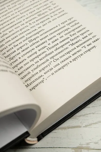 Человек, рисующий синие круги - фото 8