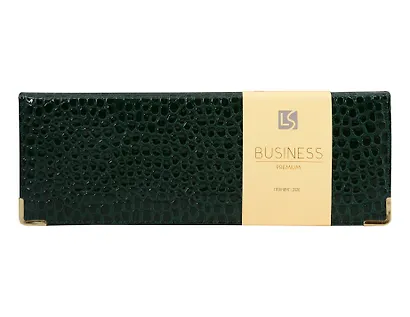 Планинг дат. 2026г. 56л "Business Premium. Lizard" зеленый, 7Б, тв.переплет, настольный, иск.кожа, обл.поролон, евроспираль, съемный тонир.блок, мет.уголки, инд.уп - фото 1