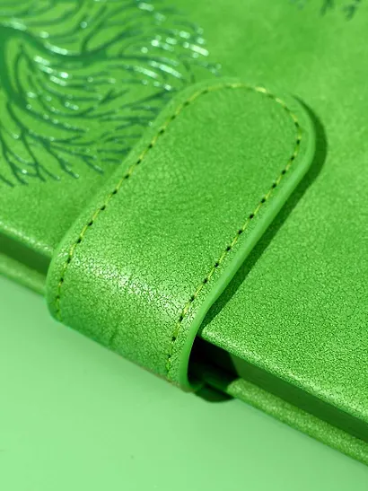 Ежедневник недат. А6+ 120л 110x190 "Тиволи" зеленый, кожзам, тв.переплет, тисн.фольгой, магнит.клапан, офсет, загругл.углы, справ.мат-лшы, ляссе, инд.уп - фото 13