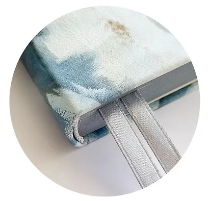 Ежедневник дат. 2026г. А5 176л 140x200 мм "Petals. Букет" иск.кожа, интегр.переплет, тонир.блок, карман, шелкография, цвет.обрез, 2 ляссе, скругл.углы - фото 5