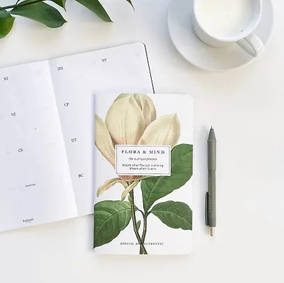 Планер недат. 32л 130*210 "Flora", магнолия, мягк.переплет, микротекстурирование, ламинация, скрепка, тиснение черной фольгой - фото 4