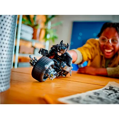 LEGO Batman: Сборная фигурка Бэтмен и Бэтцикл, 713 деталей (76273) - фото 10