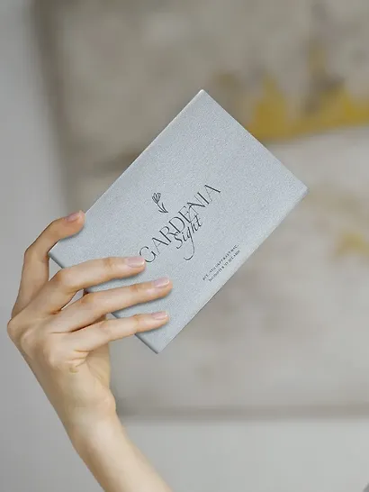 Еженедельник дат. 2026г. А6 64л 160x105 мм "Garden" голубой, иск.кожа, мягк.переплет, горизонт.карманный, тисн.фольгой, цвет.обрез - фото 4