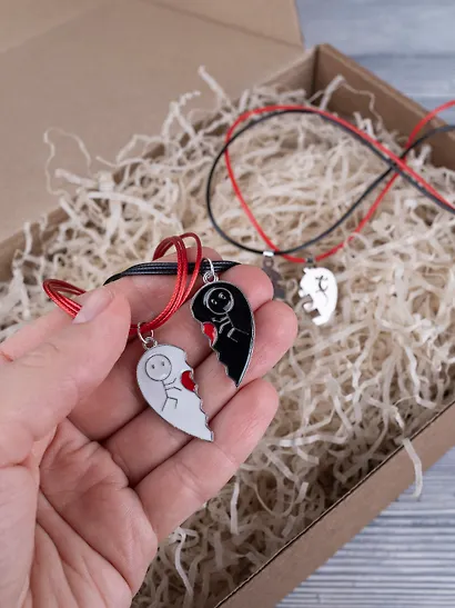 Набор парных браслетов и кулонов Половинки сердца (Набор парных браслетов с подвеской Половинки сердца+Набор парных кулонов Половинки сердца) (текстиль, металл) - фото 8