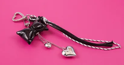 Брелок-обвес на сумку «Бантик черный с сердцем» - фото 2