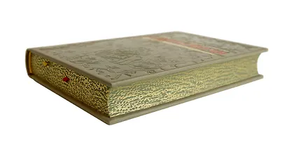 Рюриковичи Собиратели Земли Русской. Коллекционное издание на бумаге премиум-класса с приклейными иллюстрациями в переплете ручной работы с тремя видами тиснения и украшенным обрезом - фото 2