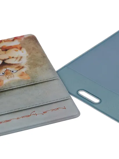 Набор (Обложка для паспорта 1шт + Кардхолдер 2шт) (Обложка для паспорта Сладкие коты Котик с мороженым Чехол для карточек на телефон Сладкие коты Кондитер (Кот с тортом) Чехол для карточек вертикальный Сладкие коты Коттейль (Котик в бокале) (упаковка) - фото 7
