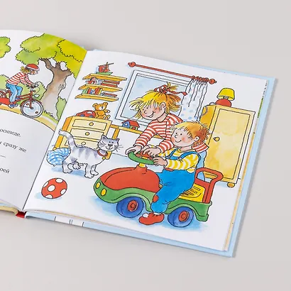 Конни катается на велосипеде - фото 8