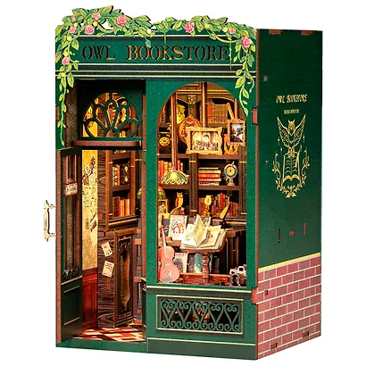 SD02 Конструктор интерьерный  – сборный домик CuteBee - Книжный магазин "Сова", 88 деталей (материалы: дерево, картон, пластик, металл), со световыми эффектами (подсветка интерьера), с питанием от 2хААА батареек (не включены), серия DIY, возраст 14+ - фото 5